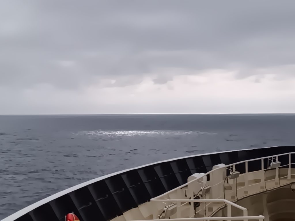 De Saint-Nazaire à Saint-Pierre (jours 1 et 2 : quand la mer est un spectacle)